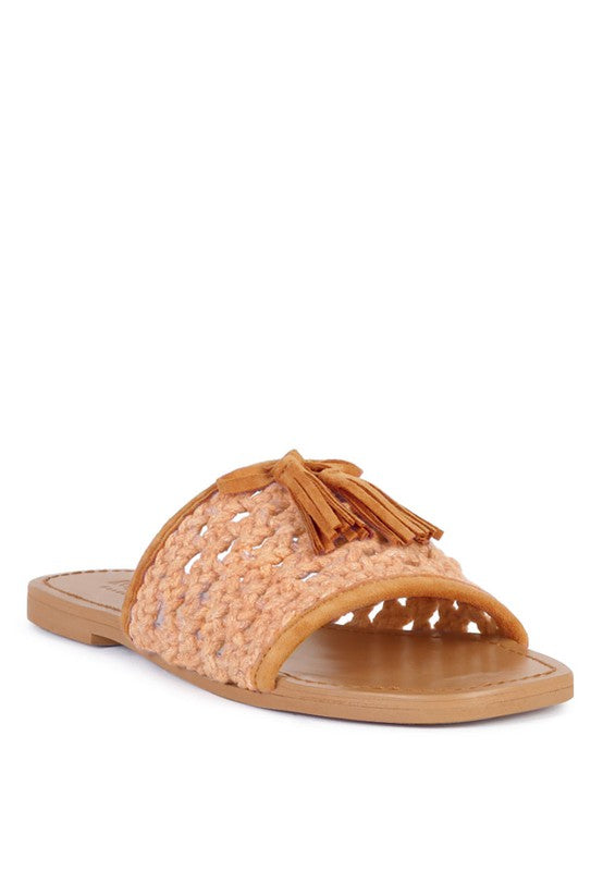 CEDAR HANDWOVEN NATURAL TASSEL FLATS