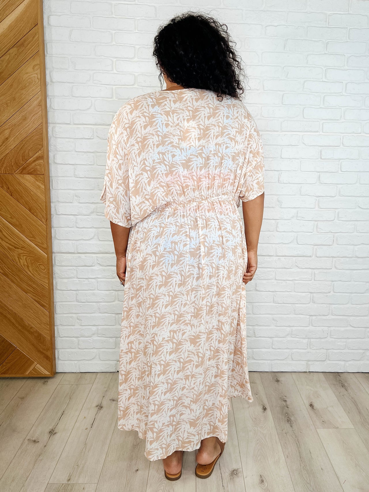 Tropical Print Gauze Kimono – Island Vibes in Milk Tea Tones