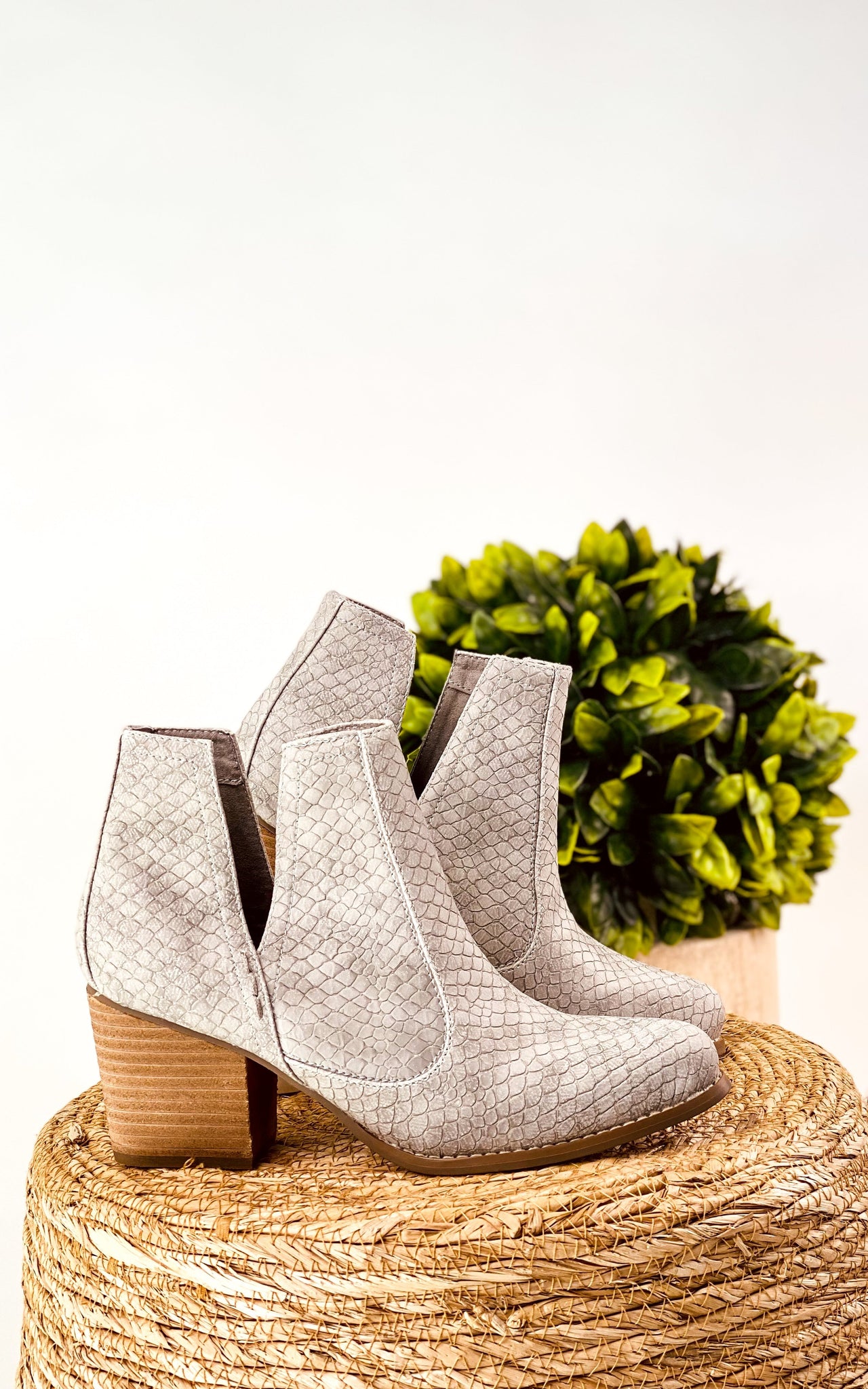 Tarim Bootie in Grey